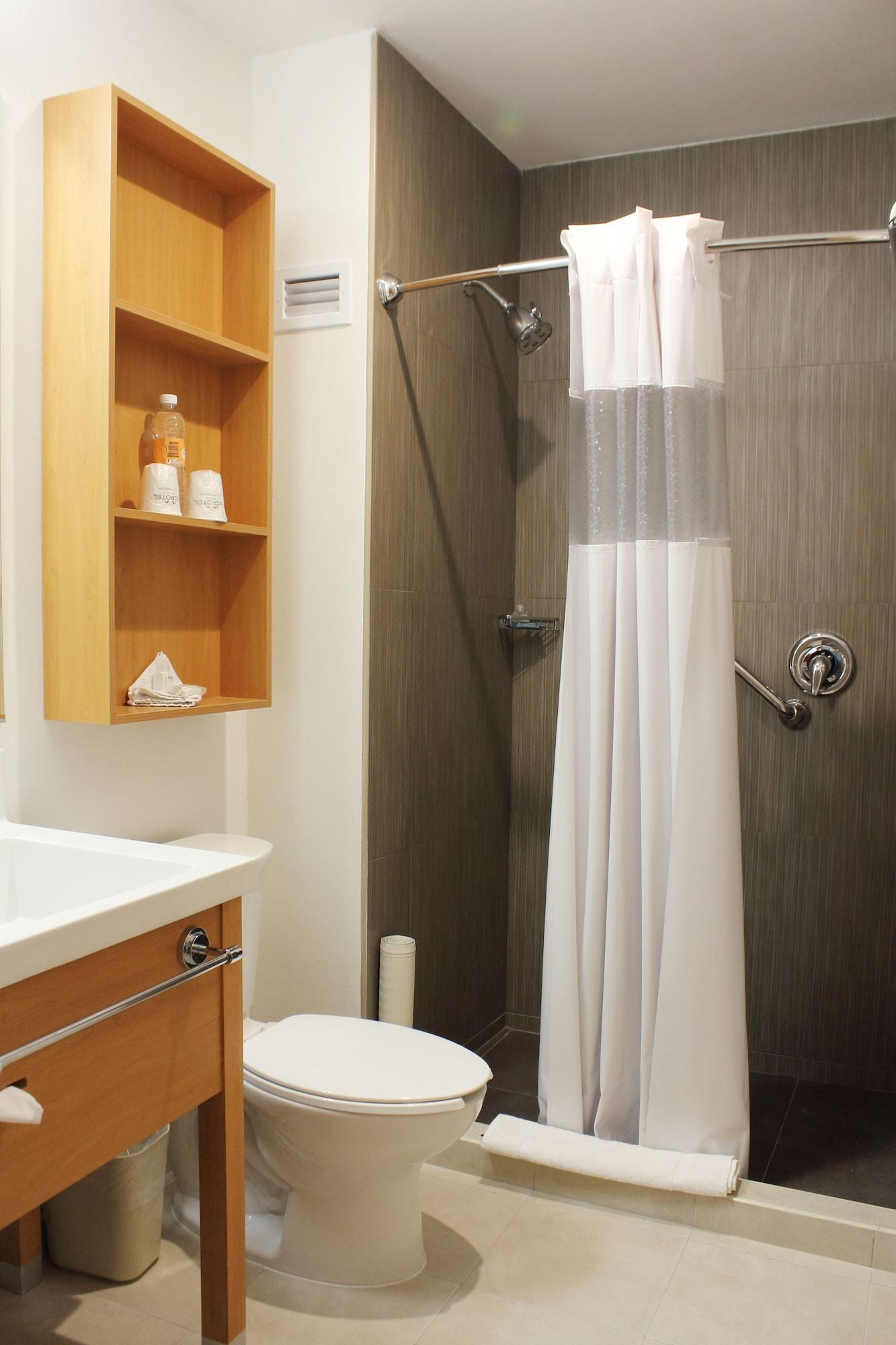 Hotel Microtel & By Wyndham 3*