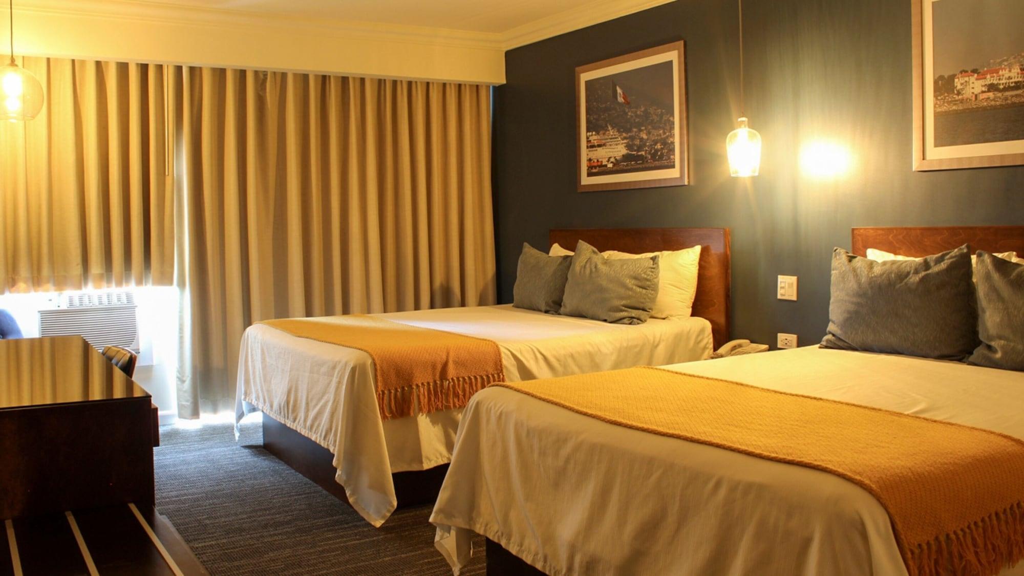 & Hostel Ensenada