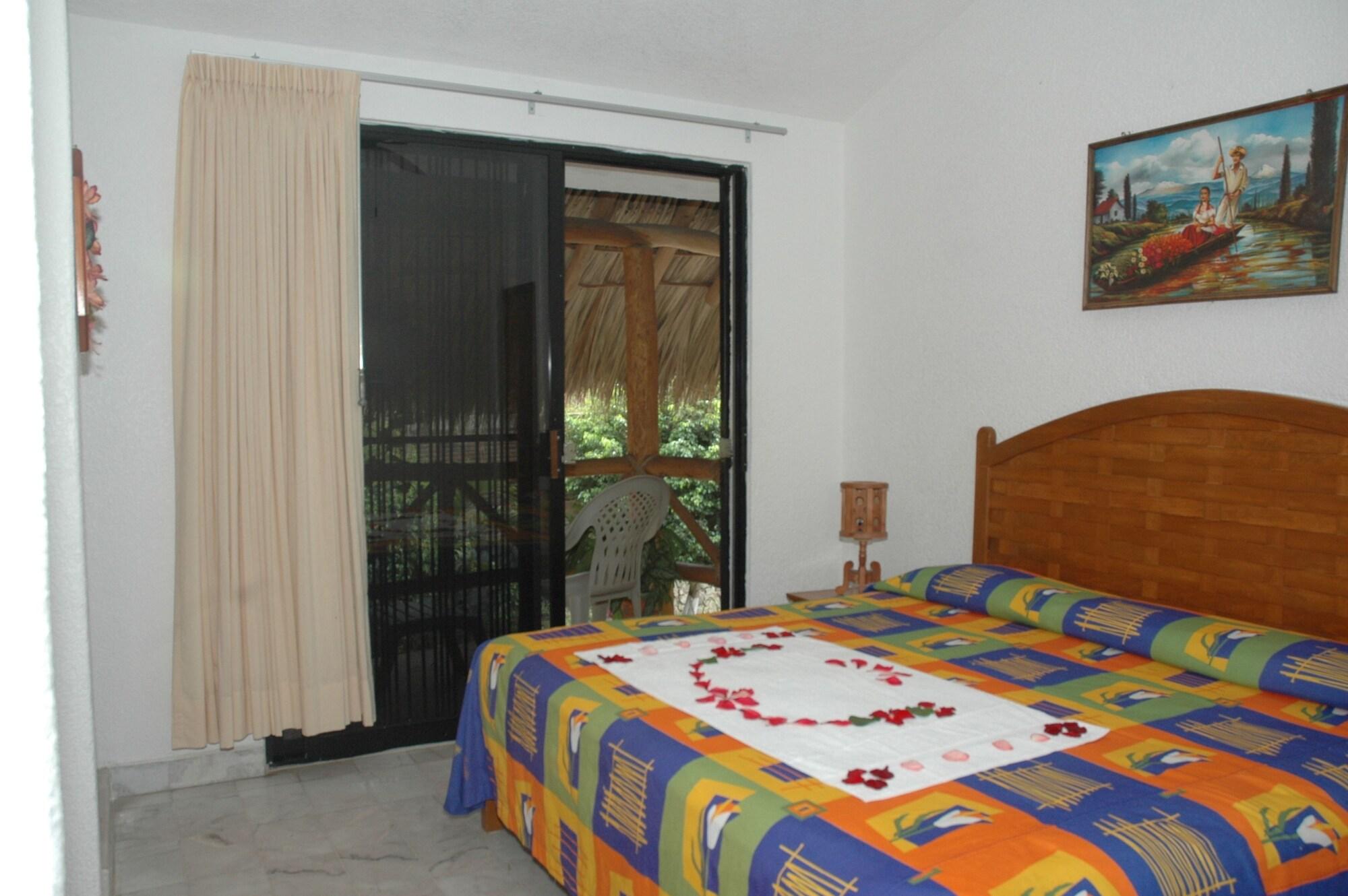 Mercedes Hotel Zihuatanejo