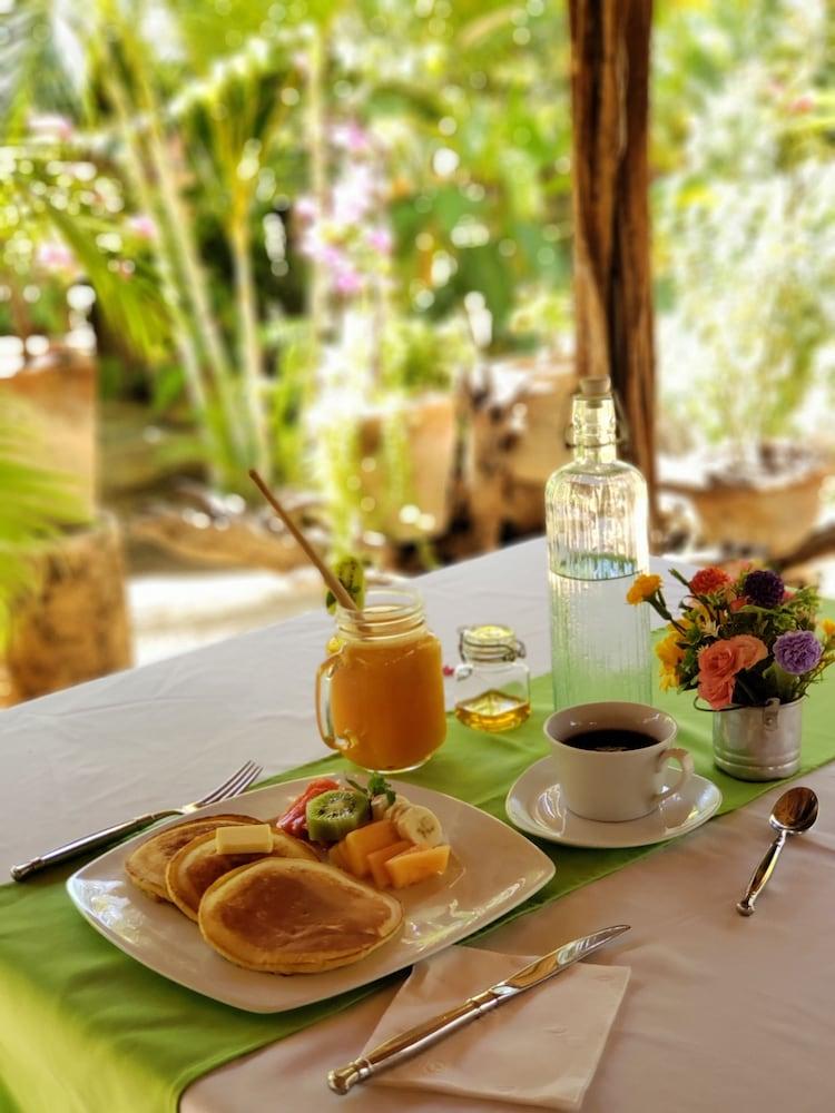 Mozart Y Macondo Hotel