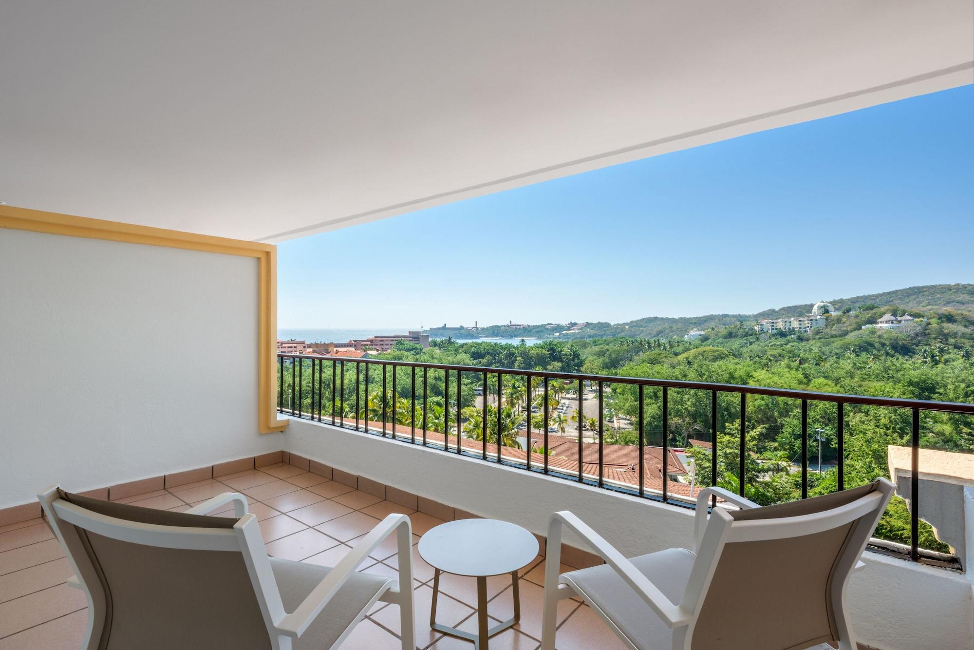 Park Royal Huatulco