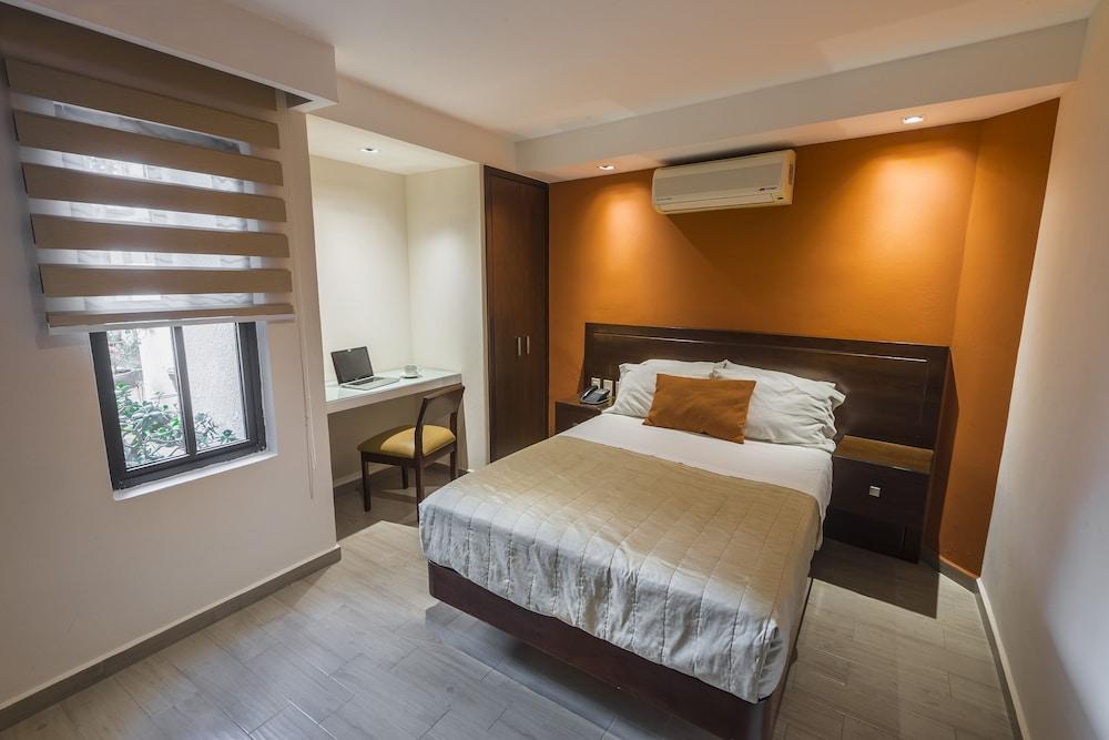 Hotel Puerta Del Sol Guadalajara 4*