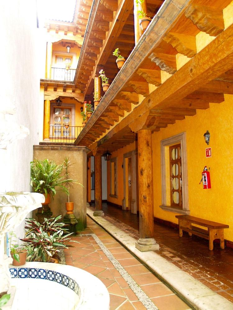 Hotel Refugio Del Angel 3*