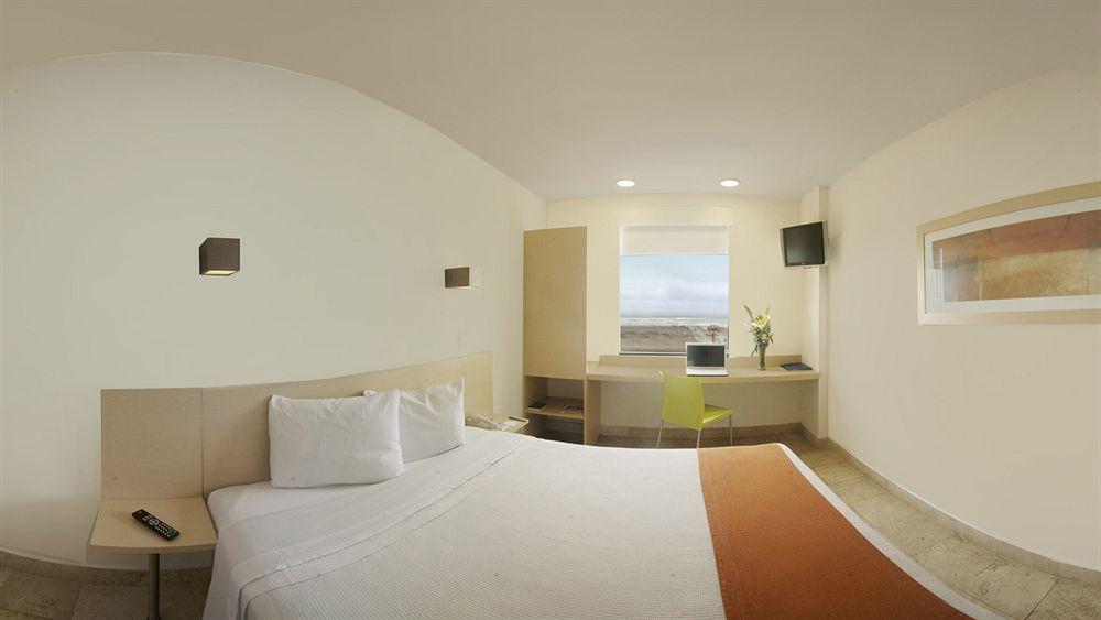 One Forum Hotel