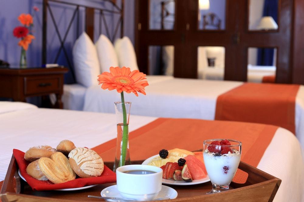 Hotel Emily Pachuca