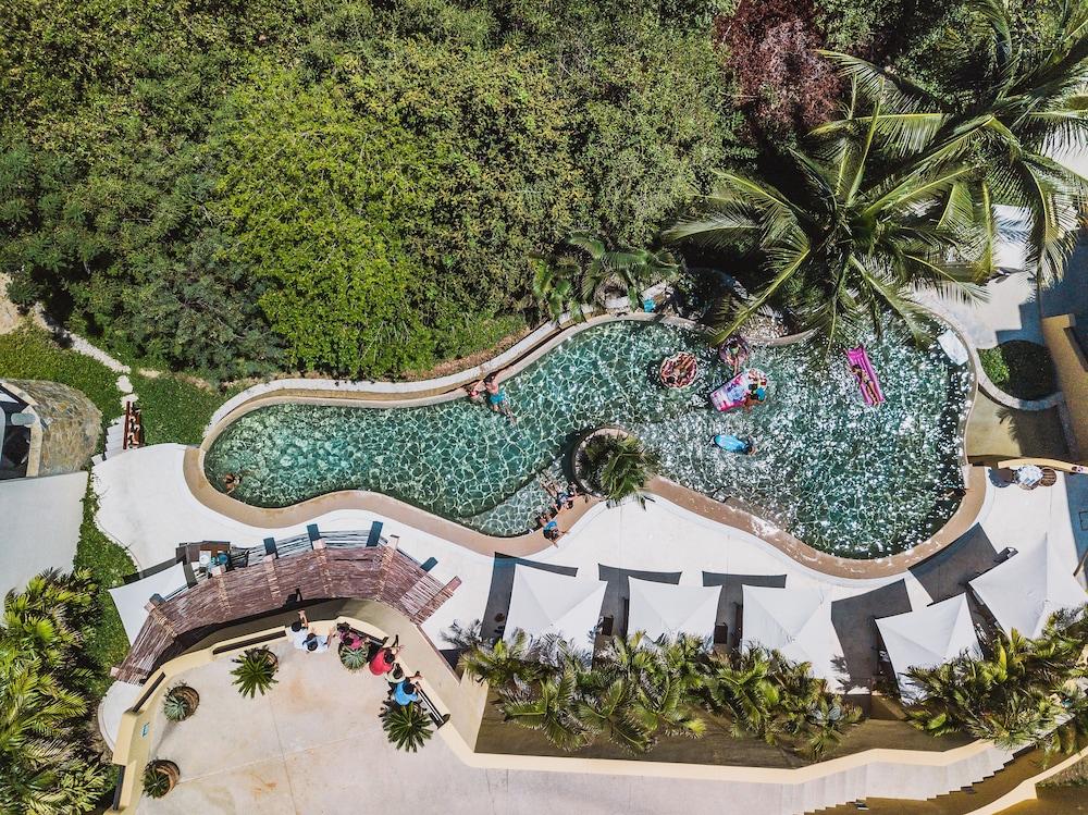 Hotel Celeste Residences Huatulco Curamoria Collection 5*