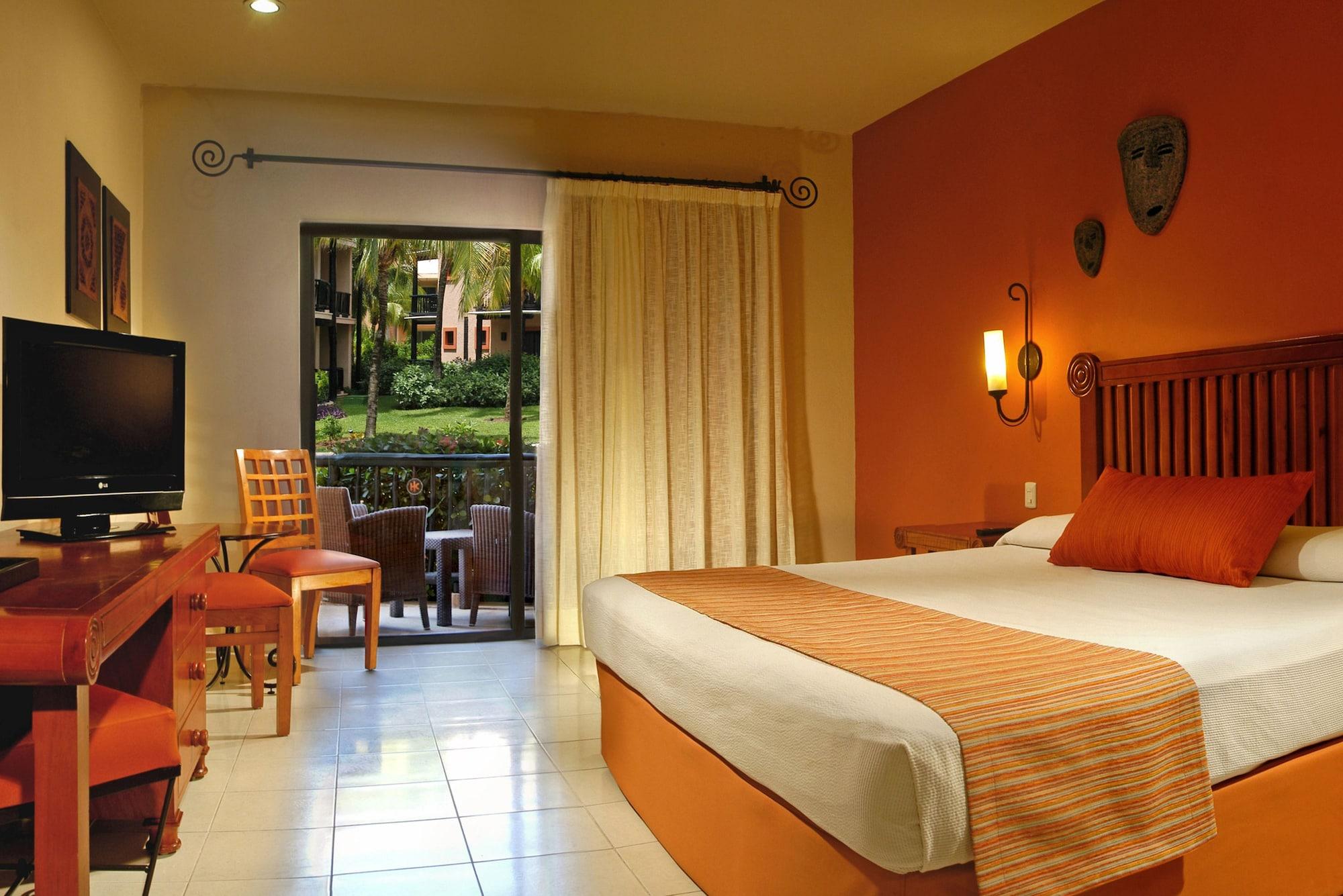 Hotel Catalonia Yucatan &