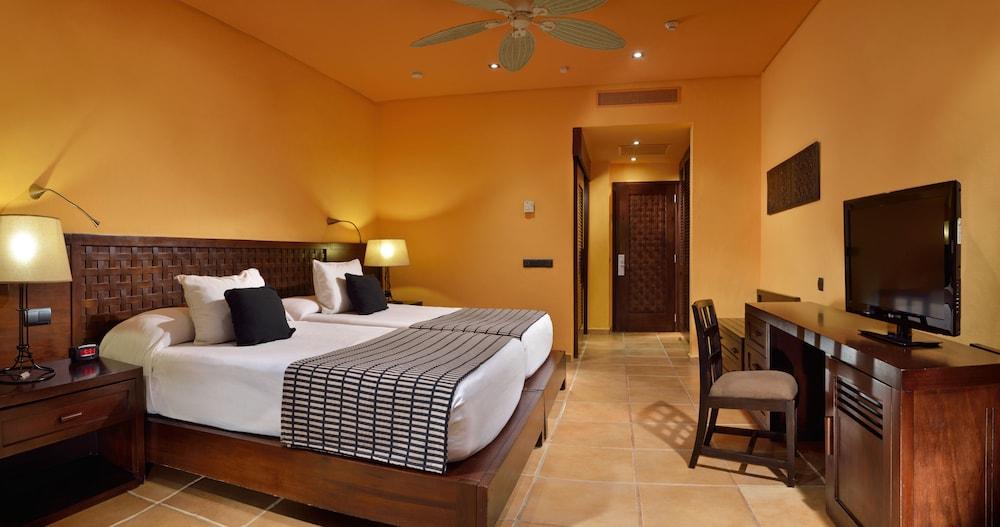 Hotel Catalonia Yucatan & Puerto Aventuras