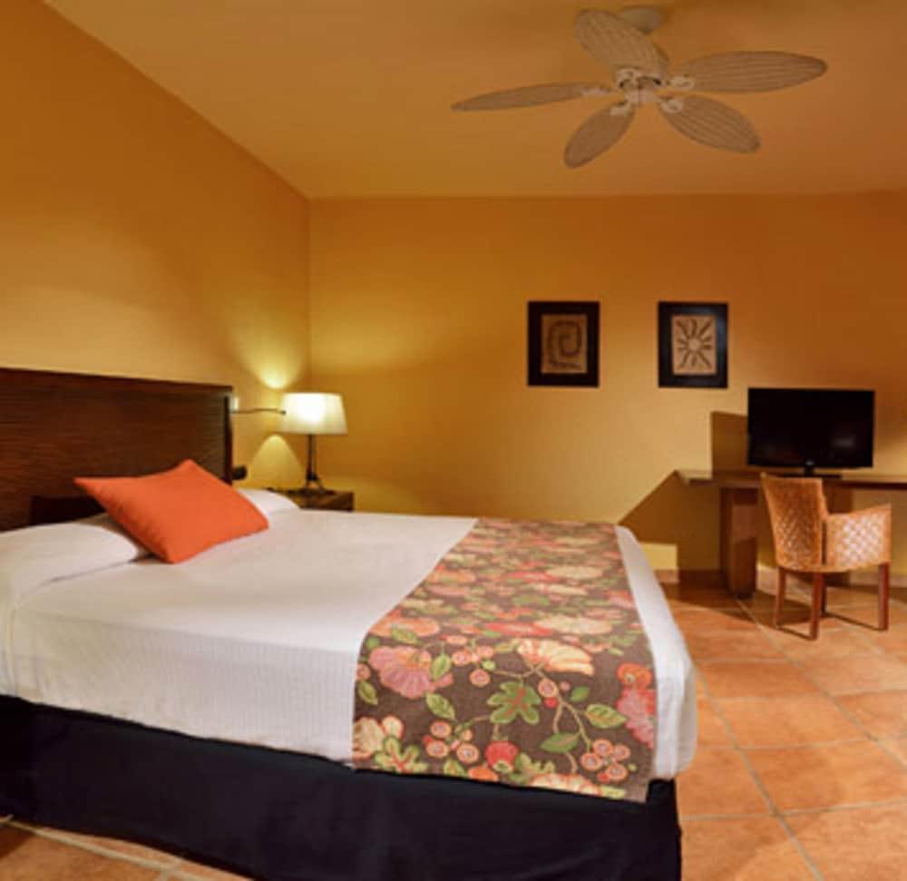 Hotel Catalonia Yucatan &
