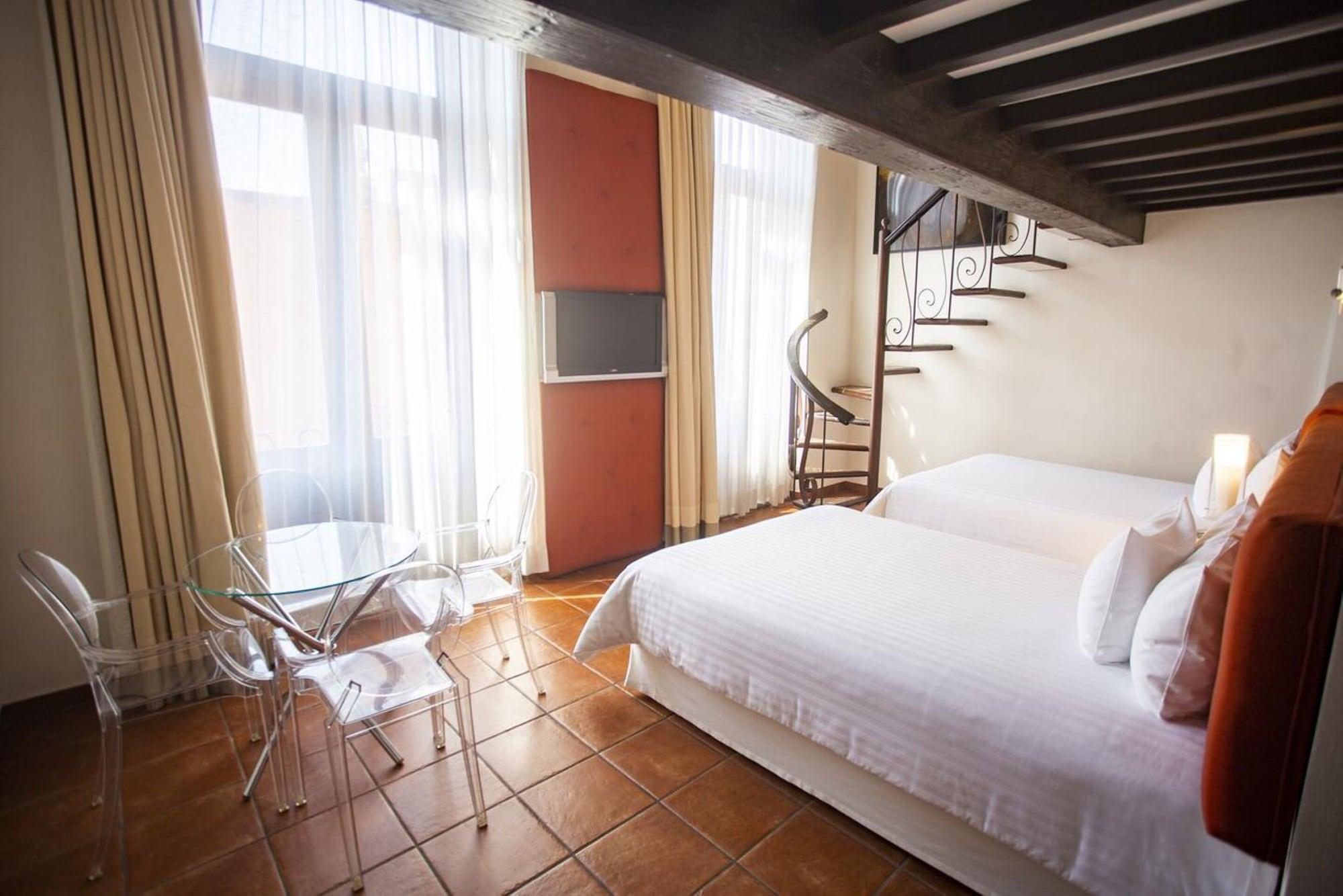 Hotel Herencia By Hosting House 4*