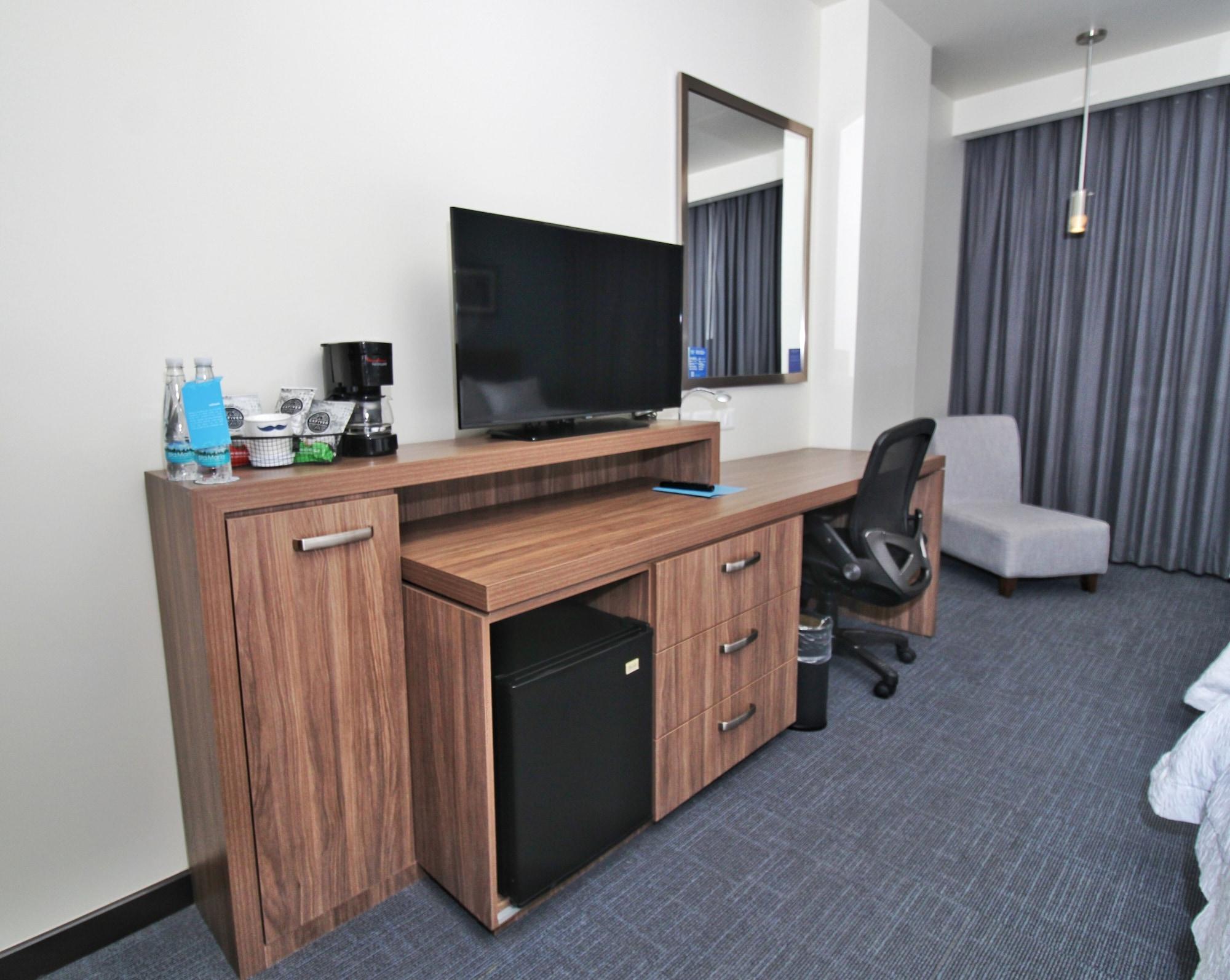 Hampton & Suites By Hilton Bajio Hotel