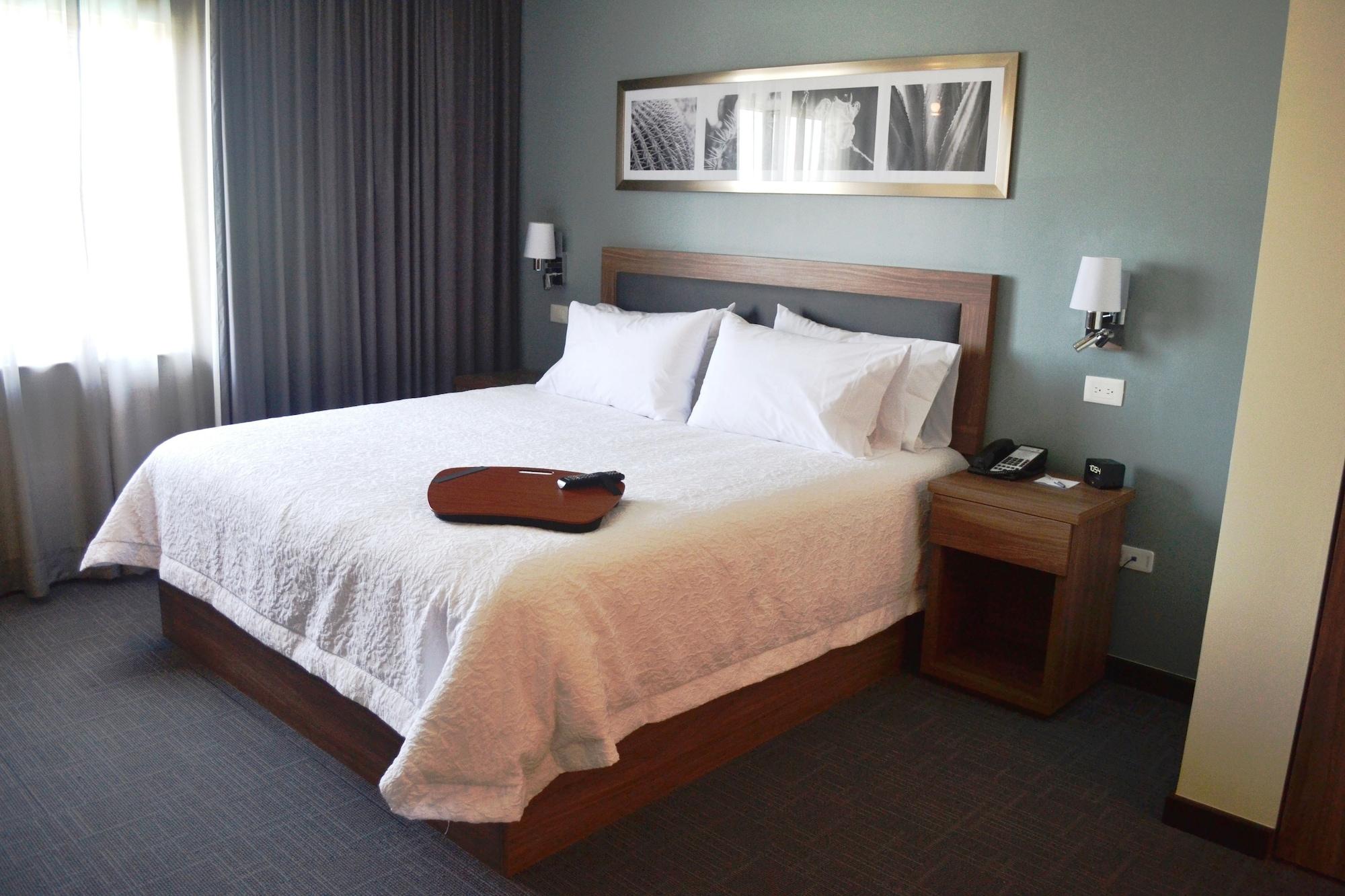 Hotel Hampton & Suites By Hilton Bajio