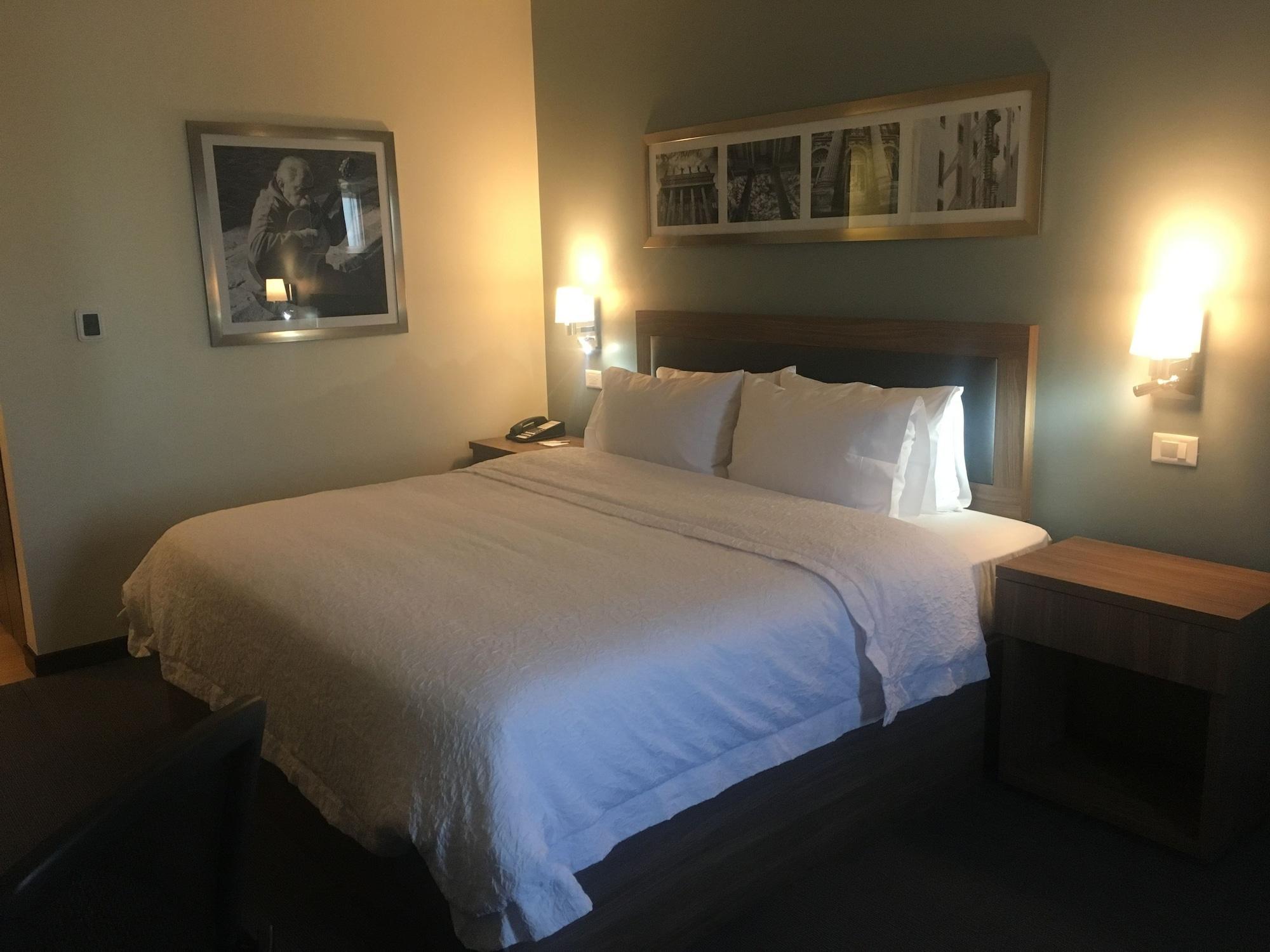 Hampton & Suites By Hilton Bajio Hotel Salamanca