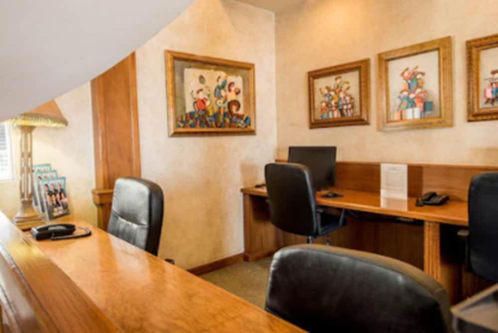 Fresno Galerias 4*