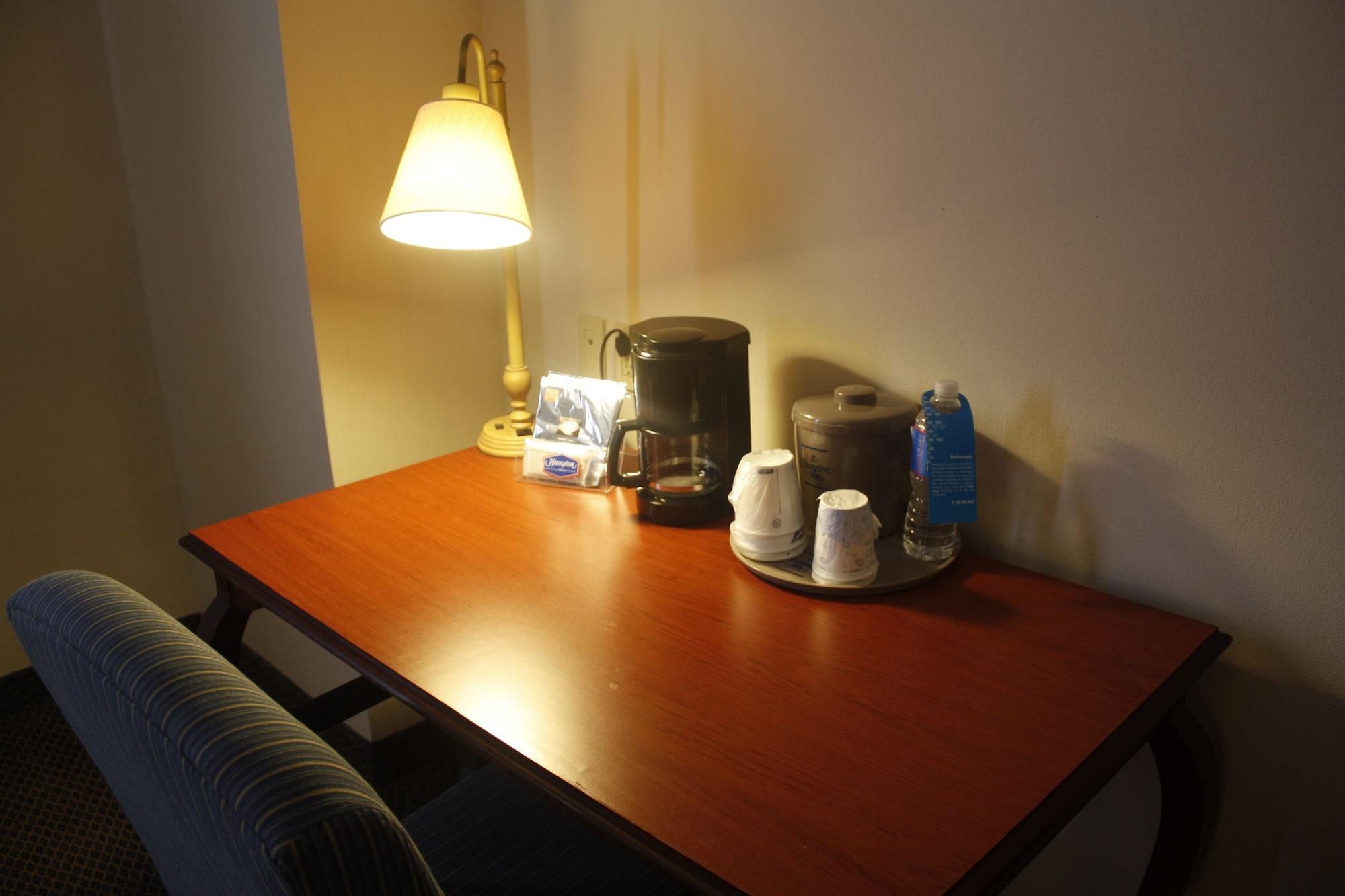 Hotel Hampton Airport 3*