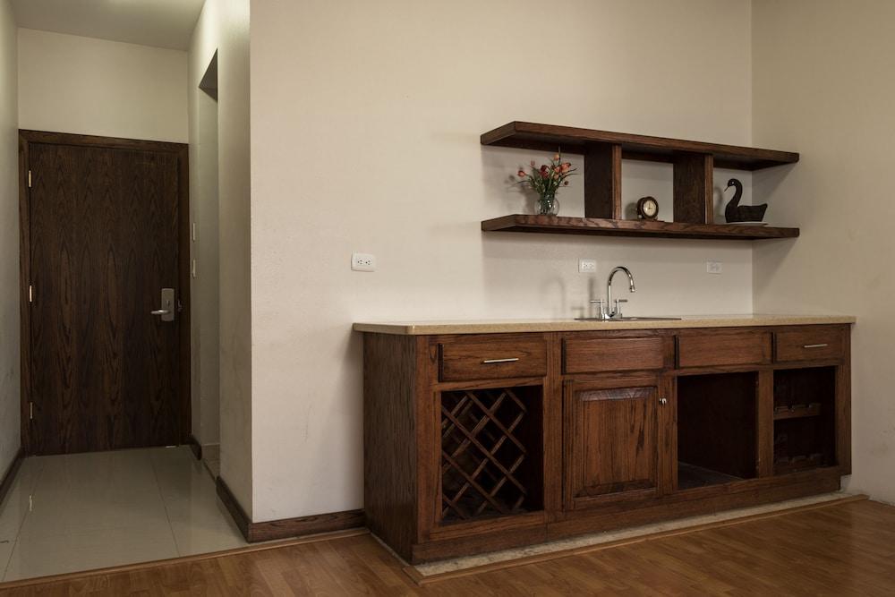 Conquistador By Us Consulate Hotel 3*