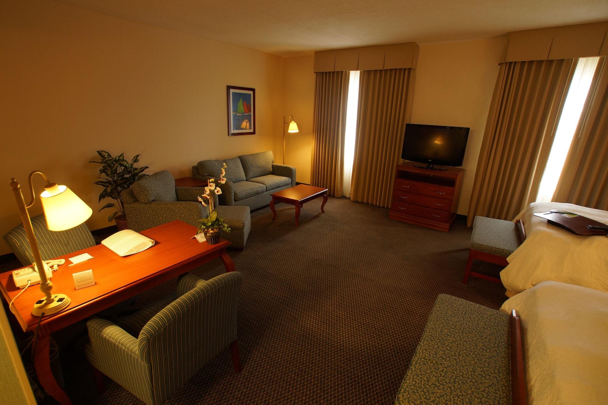 Hampton Airport 3*