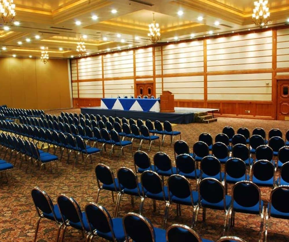 Royal Garden Hotel 5*
