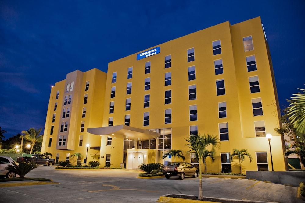 Hotel Express By Marriott Tuxpan 4*