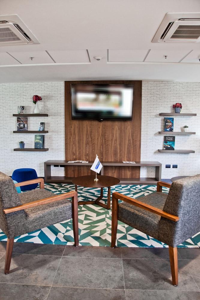 Hotel Express By Marriott Tuxpan