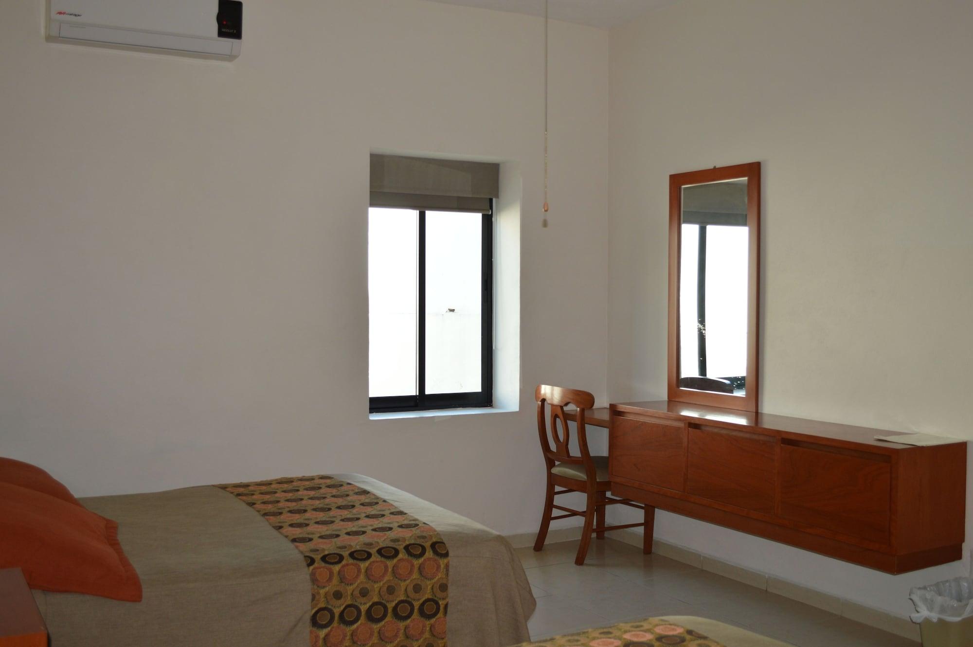 Hotel Concierge Plaza La Colima
