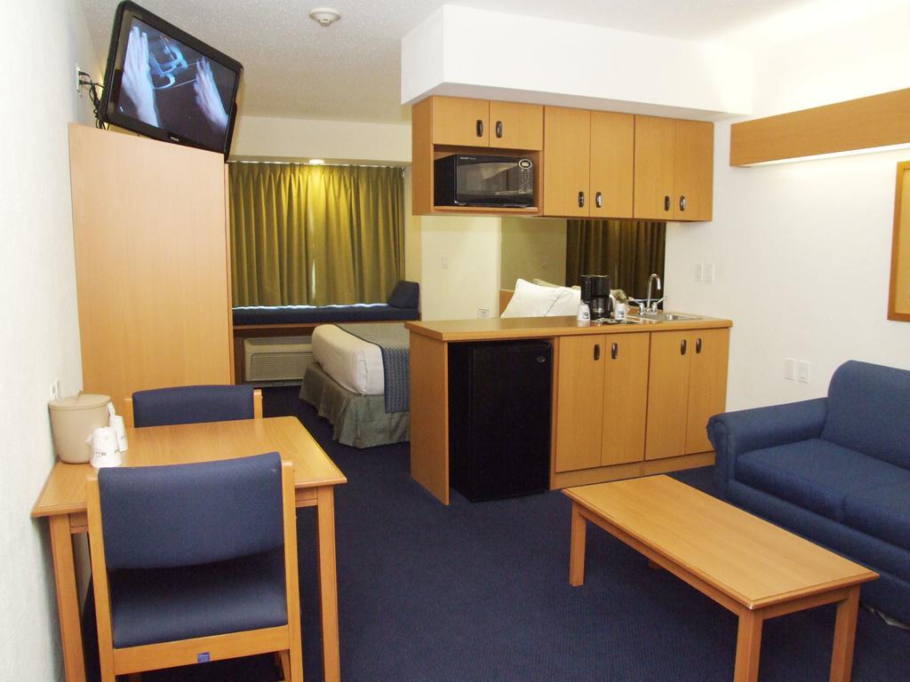 Microtel & By Wyndham Hotel 3*