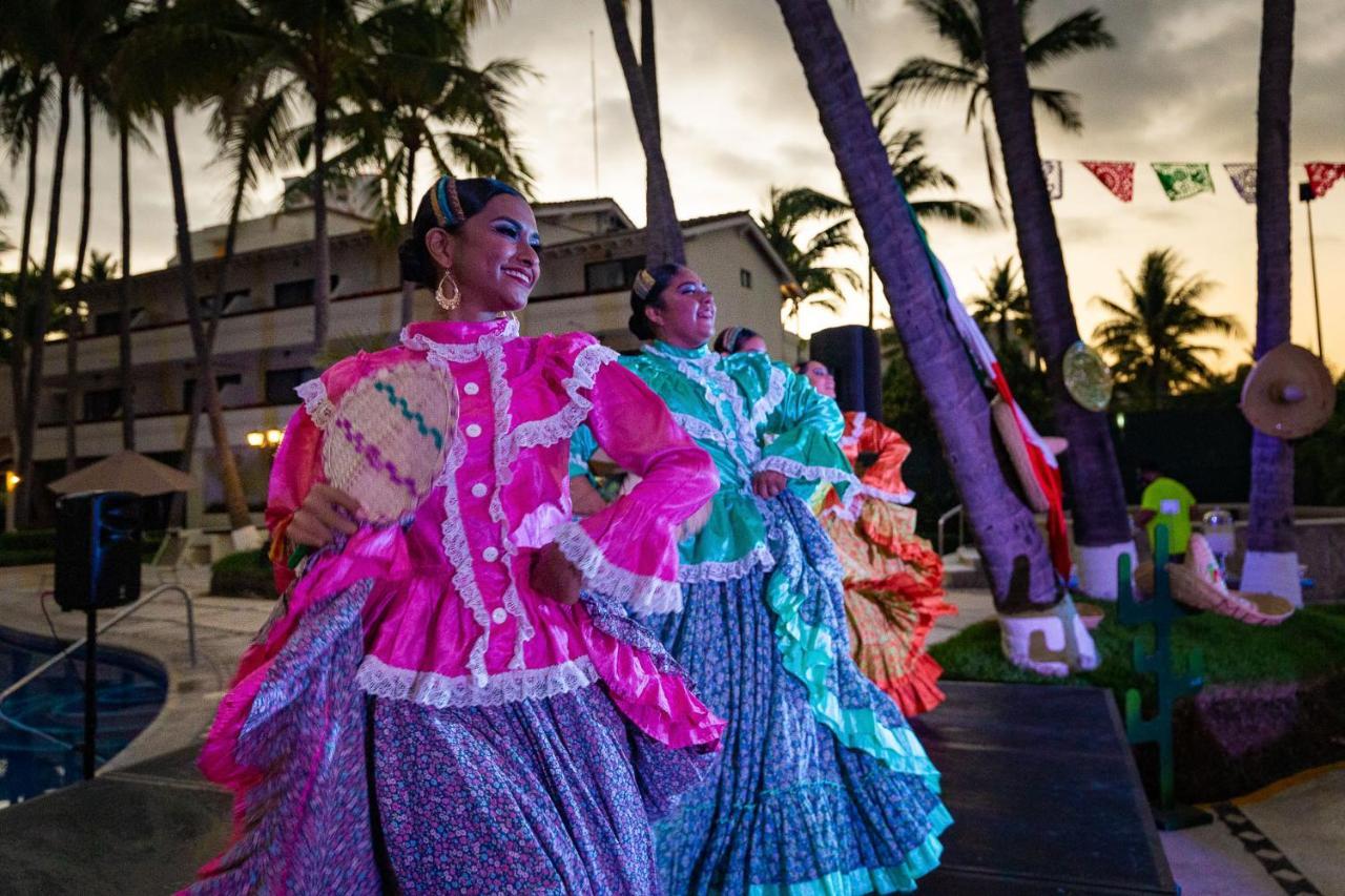 Mexican Experience By Del Palmar