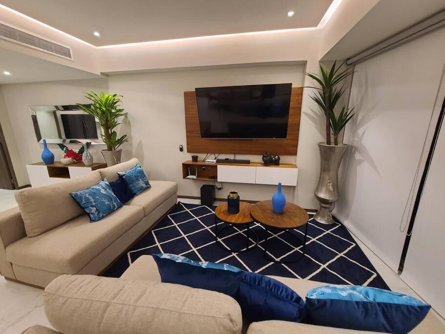 Luxury 2 Bedroom Front At Apartment