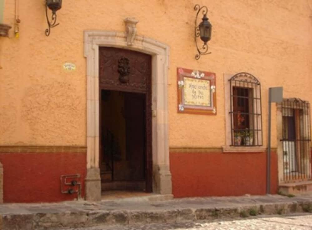 Hotel Hacienda De Flores 4*