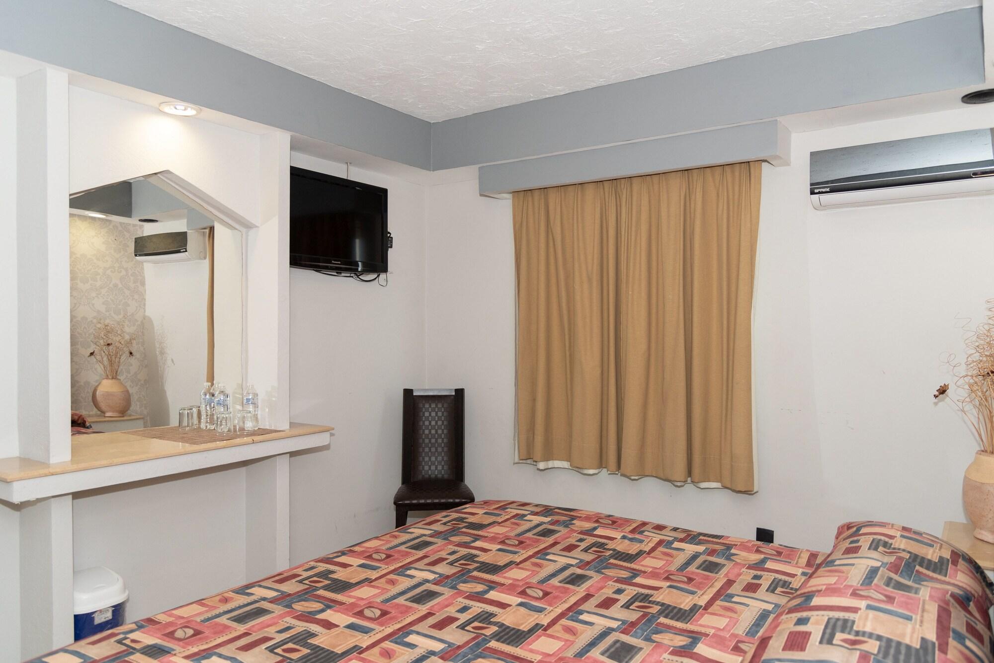 Hotel Impala -atras Del Ado