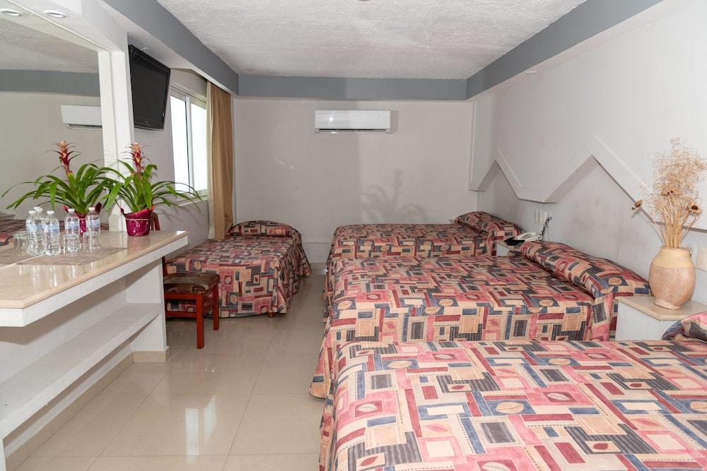 Impala -atras Del Ado Hotel 3*