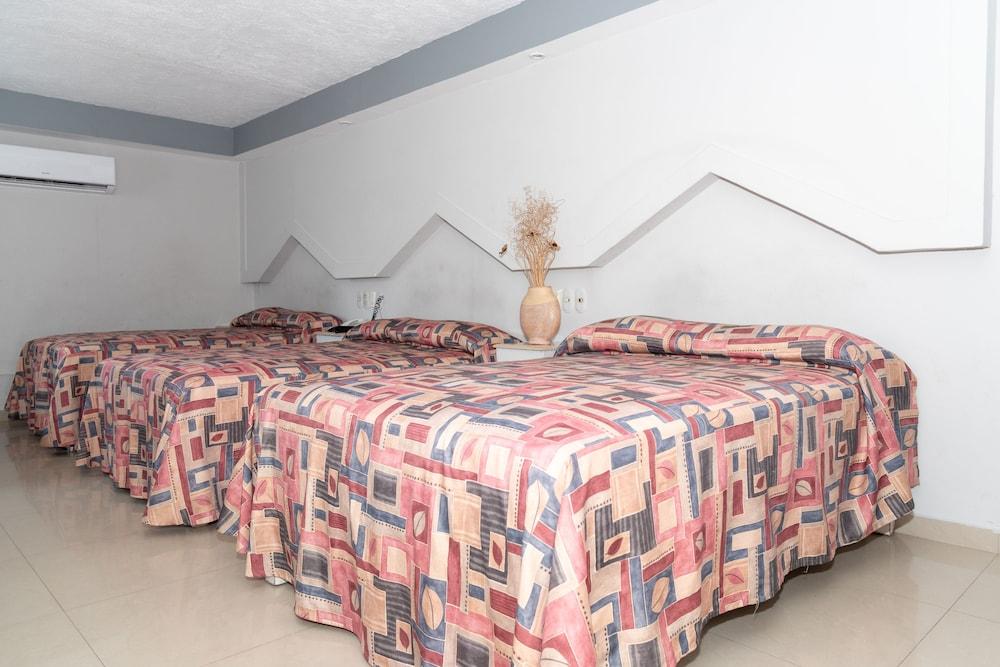 Impala -atras Del Ado Hotel 3*