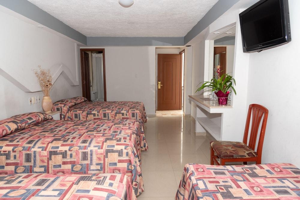 Impala -atras Del Ado Hotel