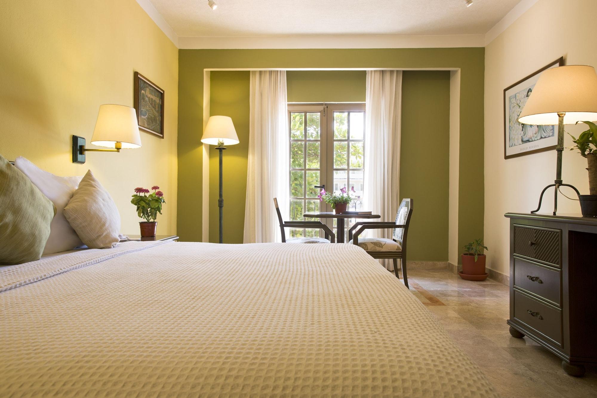 Itzaes By 5th Av Hotel 3*
