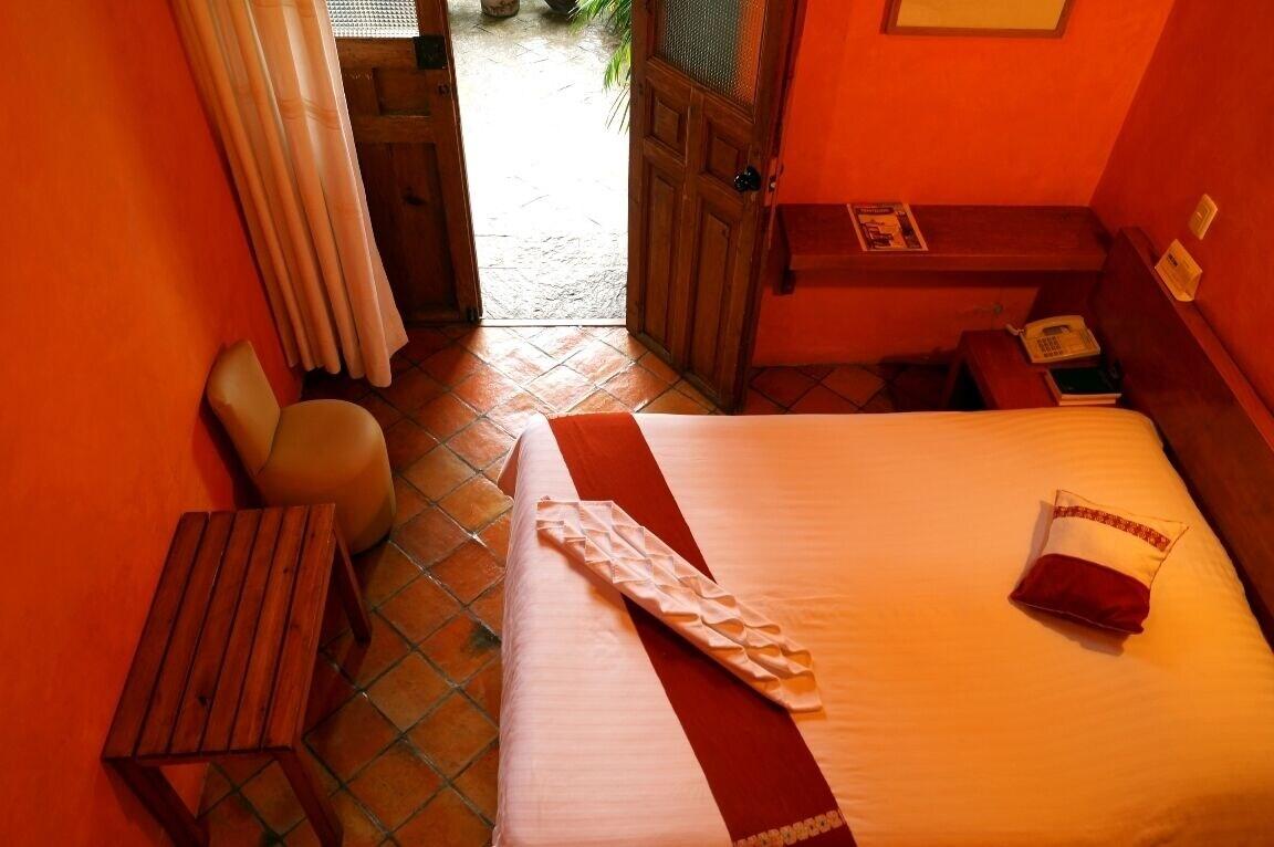 El Paraiso Hotel