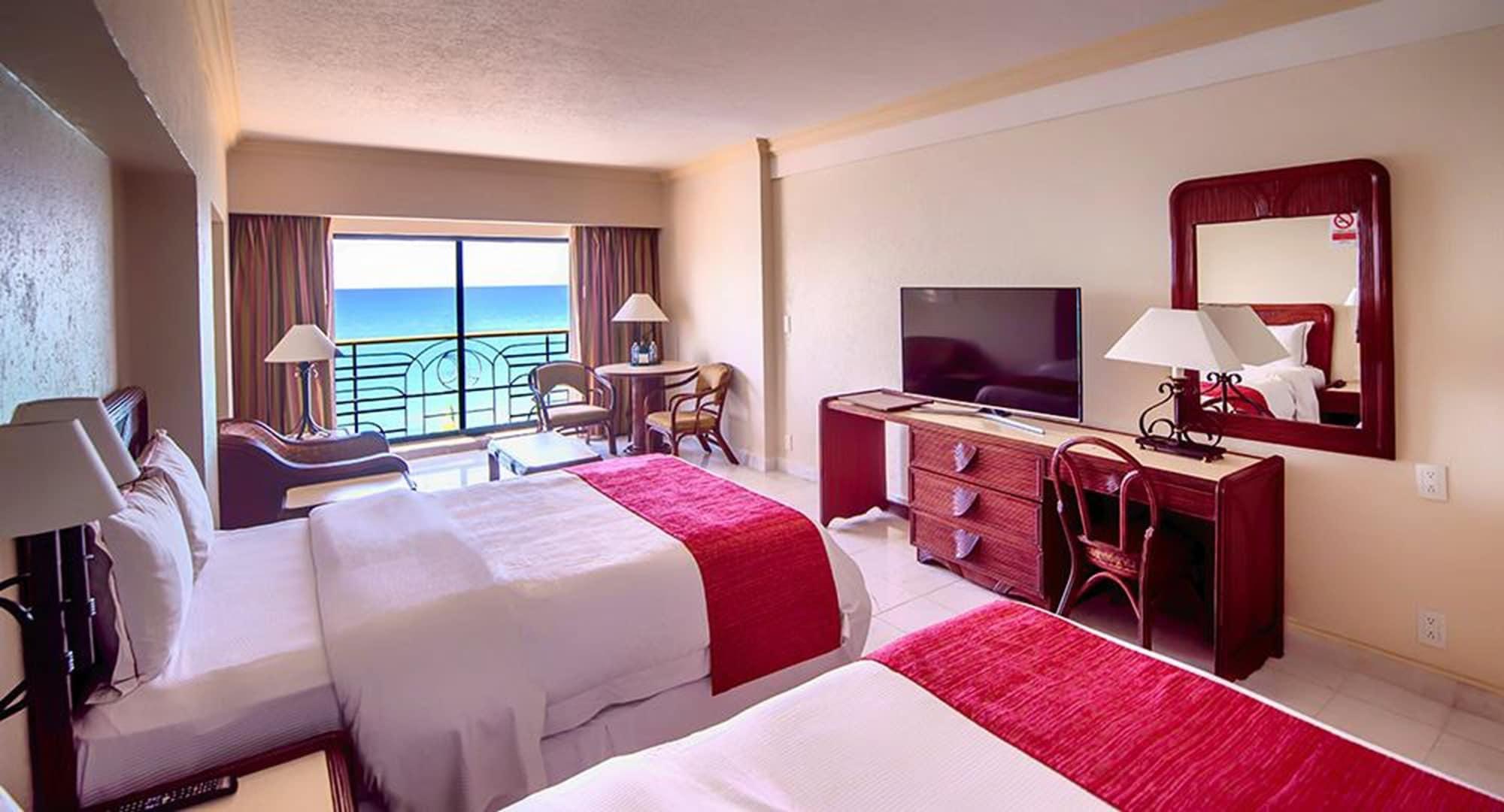 Hotel San Carlos Plaza & 4*