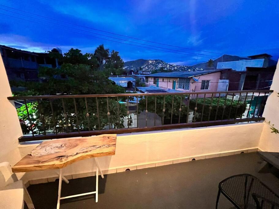 Lovely With Balcony Ac & Wi-fi, Minutes From Downtown! *