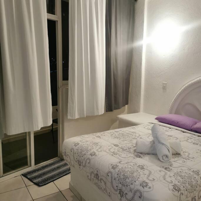 Apartment Lovely With Balcony Ac & Wi-fi, Minutes From Downtown! *