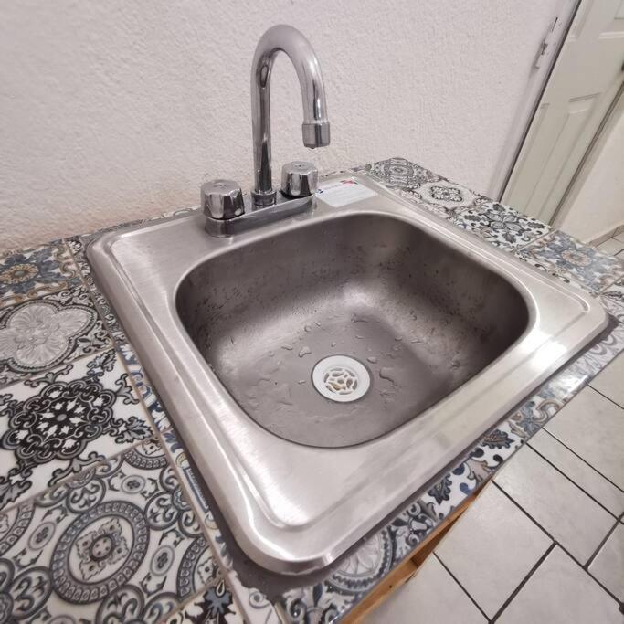 Lovely With Balcony Ac & Wi-fi, Minutes From Downtown! *