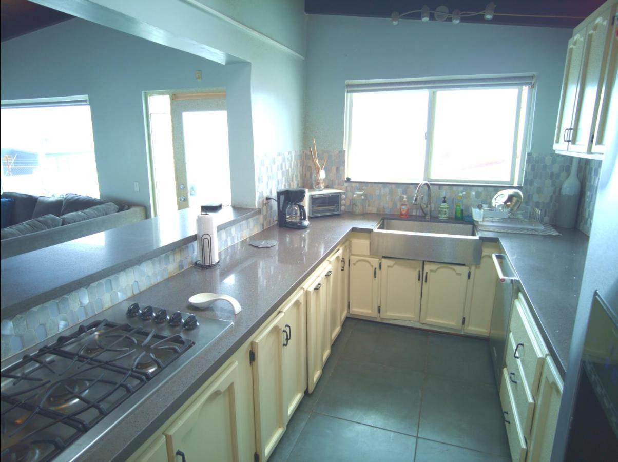 House Sleeps 14 & Steps To Sandy Mins To Downtown Holiday home *