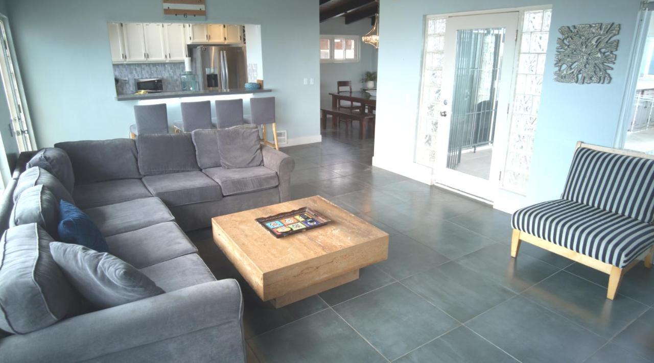 House Sleeps 14 & Steps To Sandy Mins To Downtown Holiday home Rosarito