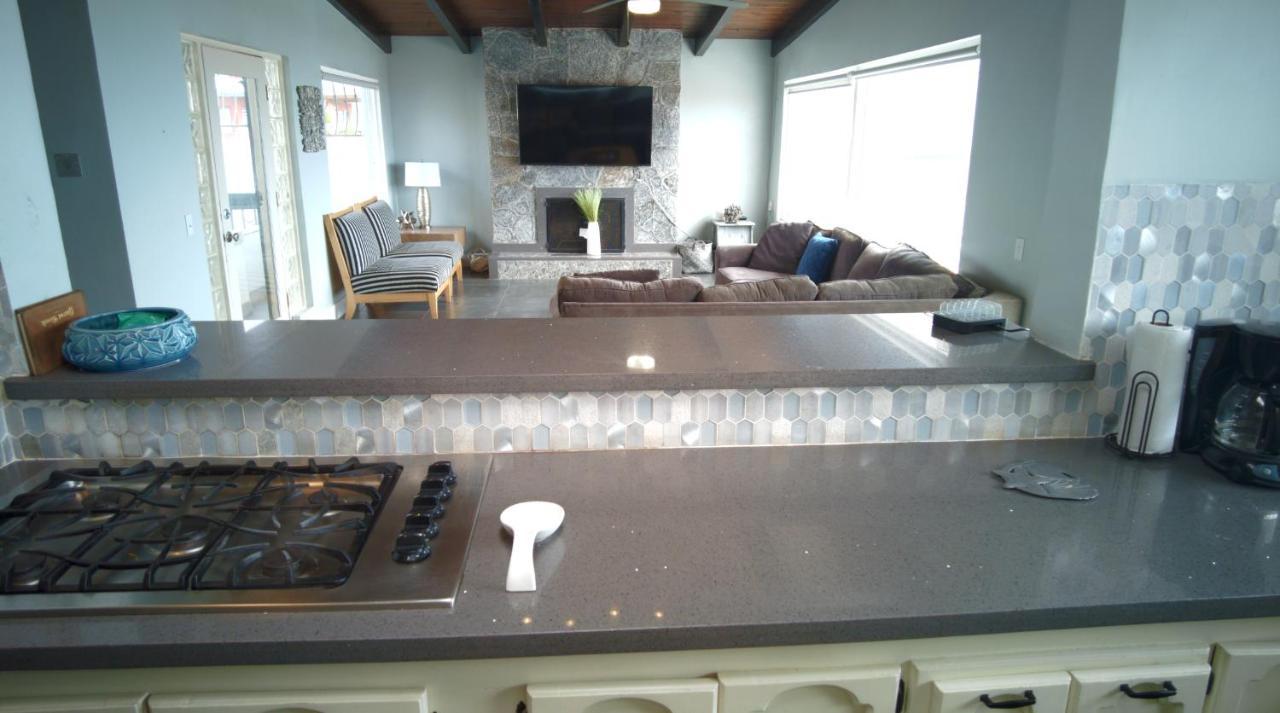 House Sleeps 14 & Steps To Sandy Mins To Downtown Rosarito