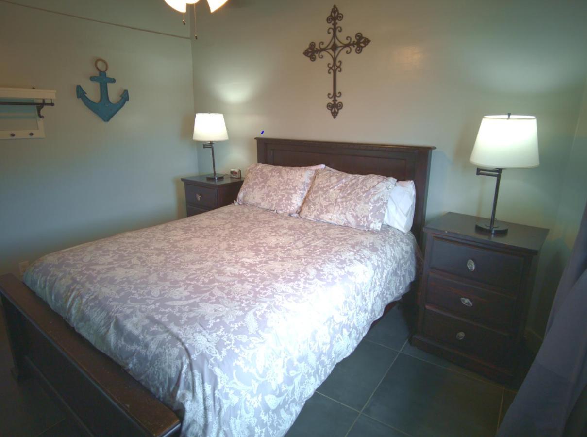 House Sleeps 14 & Steps To Sandy Mins To Downtown