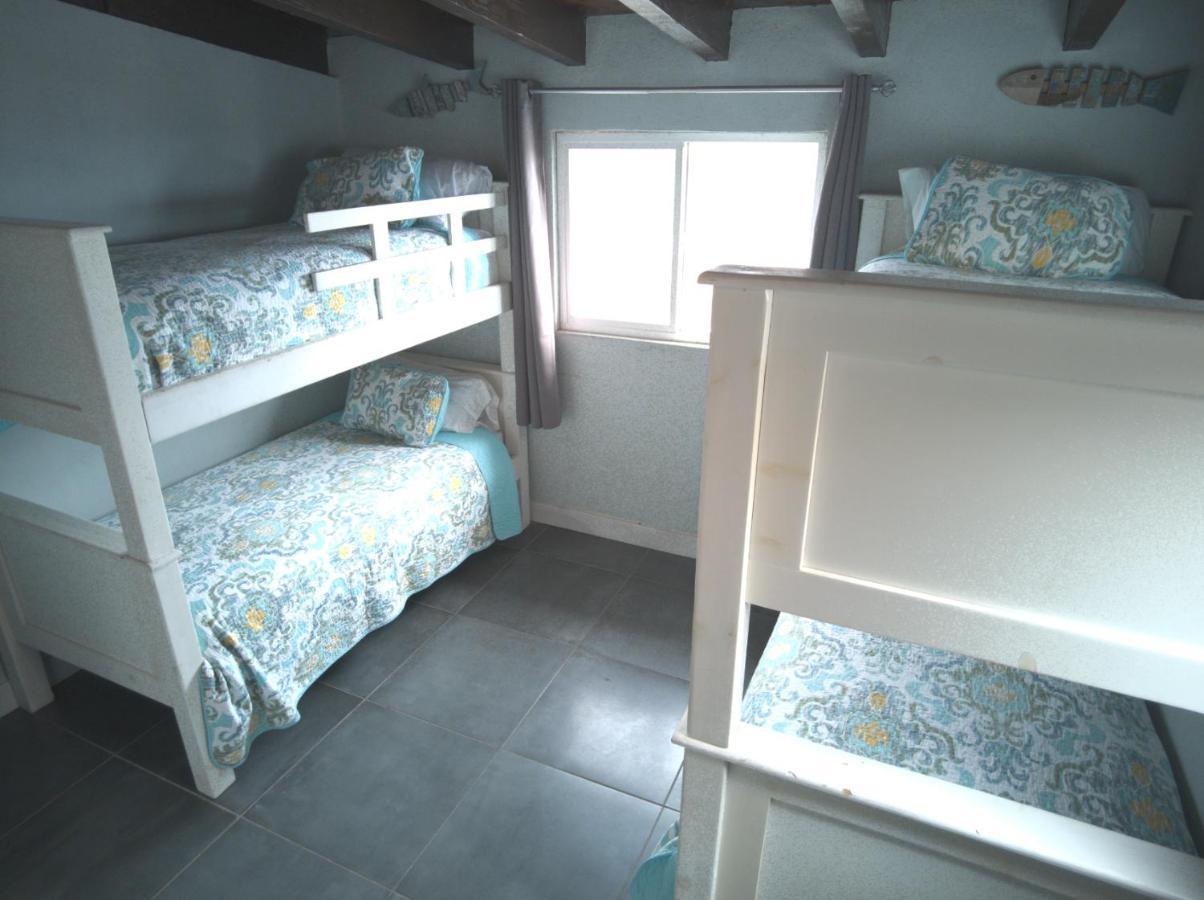 House Sleeps 14 & Steps To Sandy Mins To Downtown Holiday home Rosarito