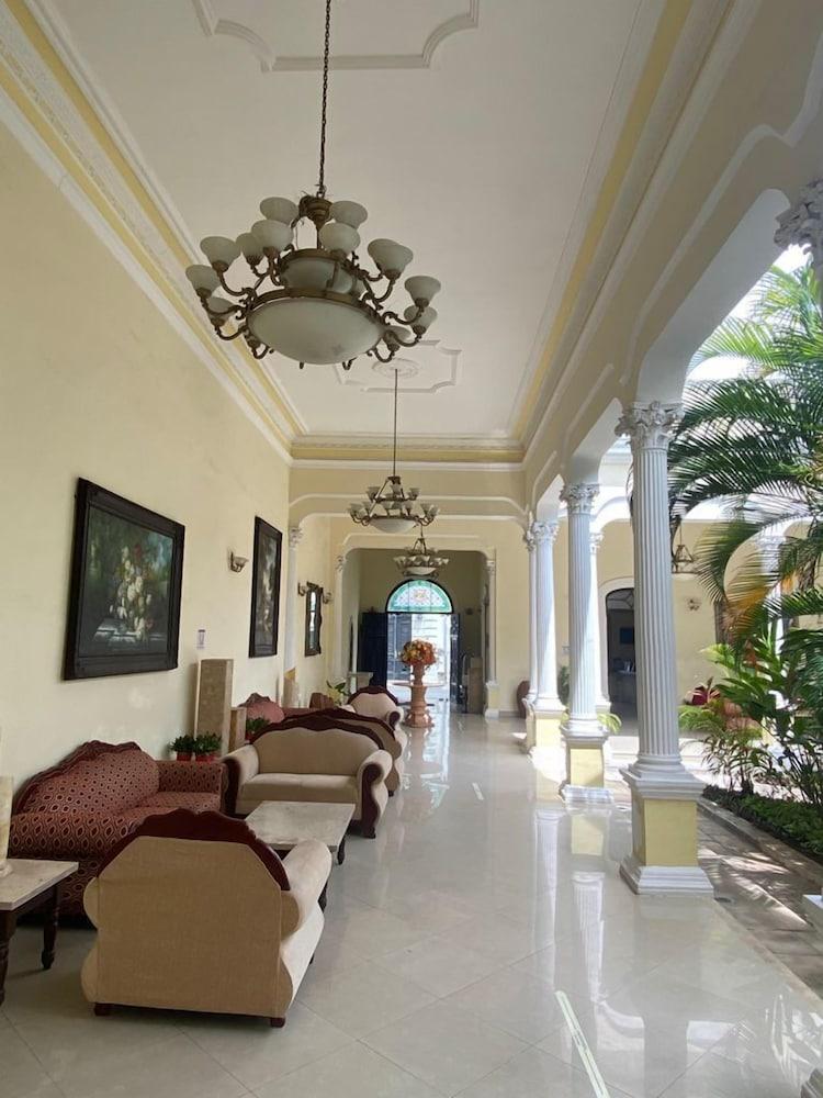 Gran Real Yucatan 5*