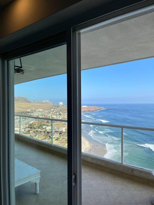 Beachfront 4 Bedroom Penthouse - Pool Steps To & Mins To Downtown Apartment Rosarito