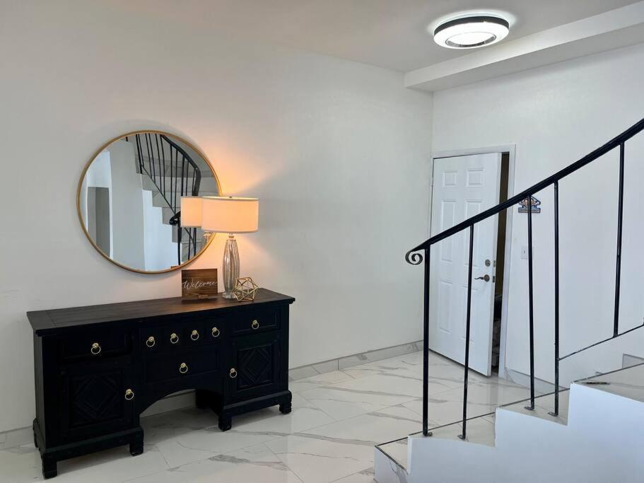 Apartment Beachfront 4 Bedroom Penthouse - Pool Steps To & Mins To Downtown *