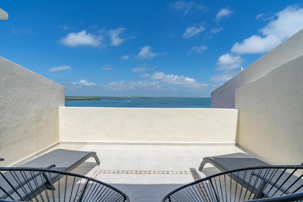 Ocean View Three Bedroom, Three Story Penthouse By The Cancun