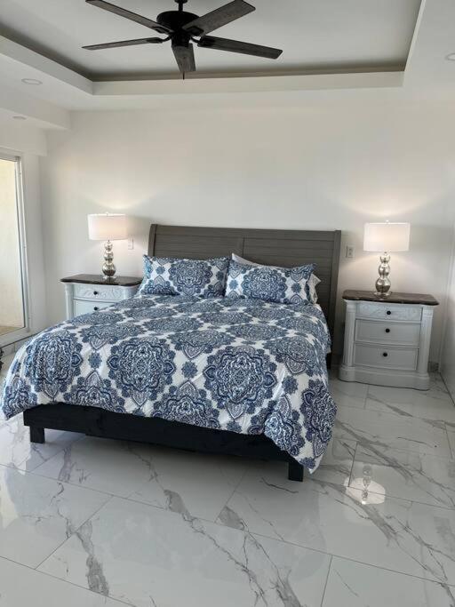 Apartment Beachfront 4 Bedroom Penthouse - Pool Steps To & Mins To Downtown *