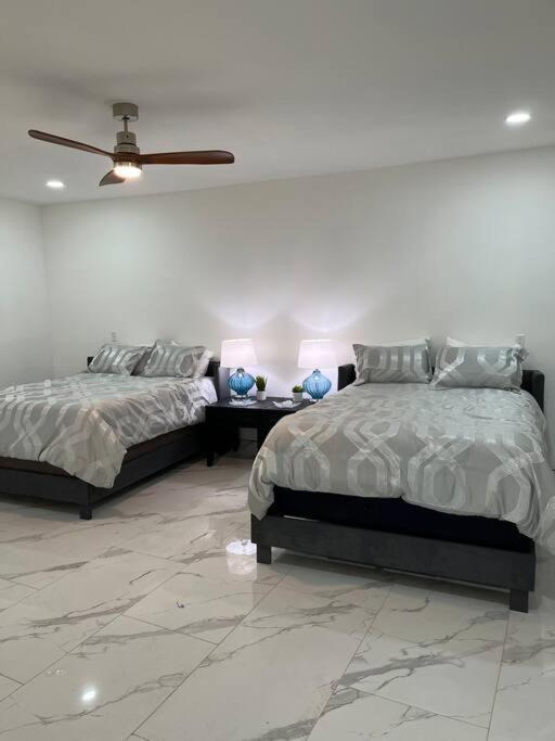 Beachfront 4 Bedroom Penthouse - Pool Steps To & Mins To Downtown Apartment Rosarito